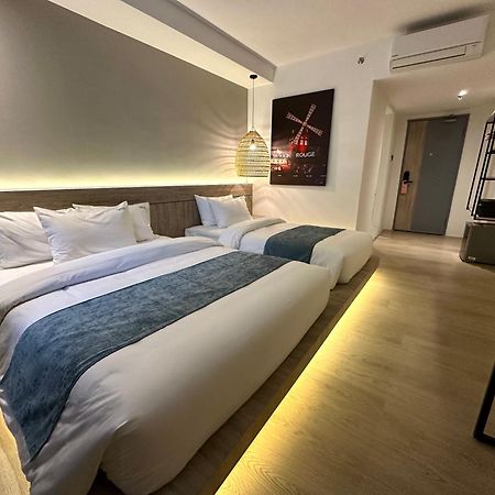 Theatre Hotel Kuching Exterior photo