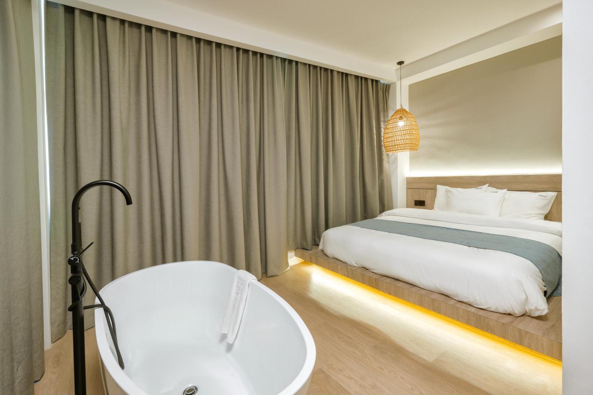 Theatre Hotel Kuching Exterior photo