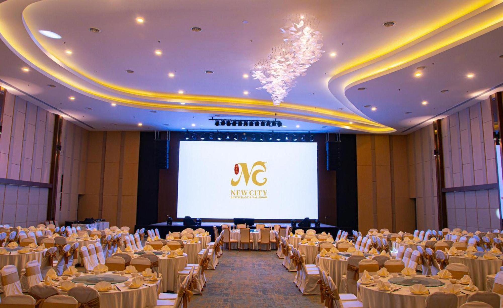 Theatre Hotel Kuching Exterior photo